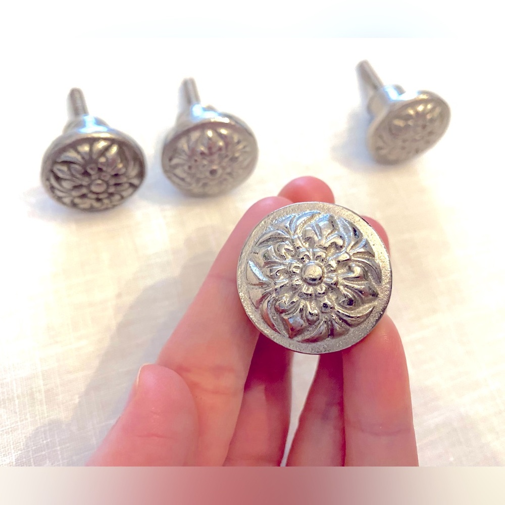 (4) Floral drawer knobs, silver.